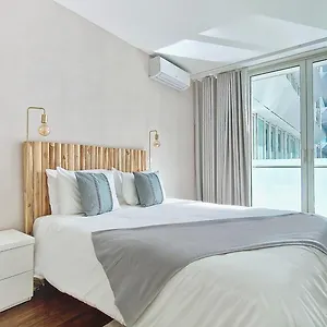 Upscales By Lovelystay - Private Parking Apartment